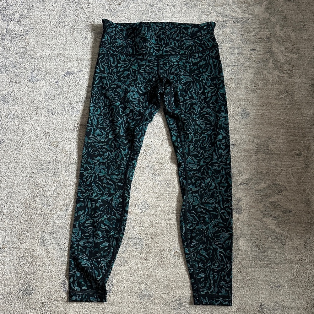 Lululemon women’s low rise tights
Color green and black print
Size 8